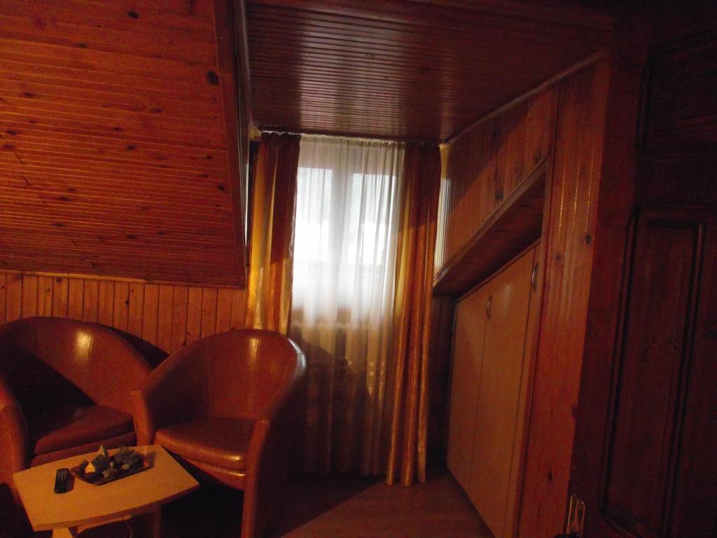 Pensiunea Fara Nume Buşteni Zimmer foto
